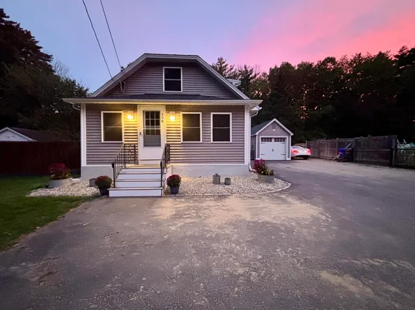 158 E Main Street, Hampstead, NH 03826-2431