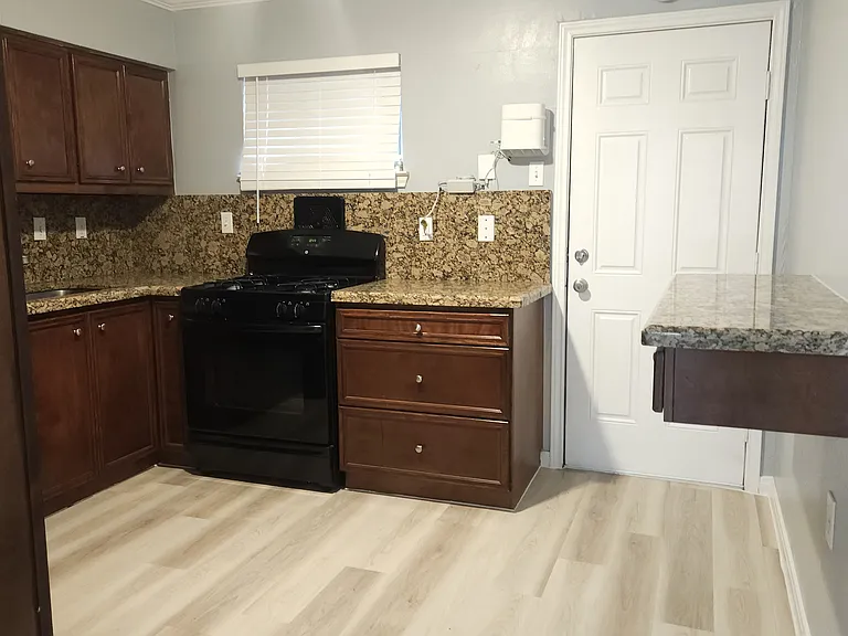 2233 Welch St #5 — Photo 5
