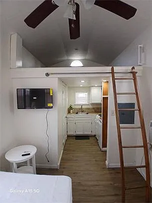 1 bed, 1.0 bath, 400 sqft, $825 — Photo 1