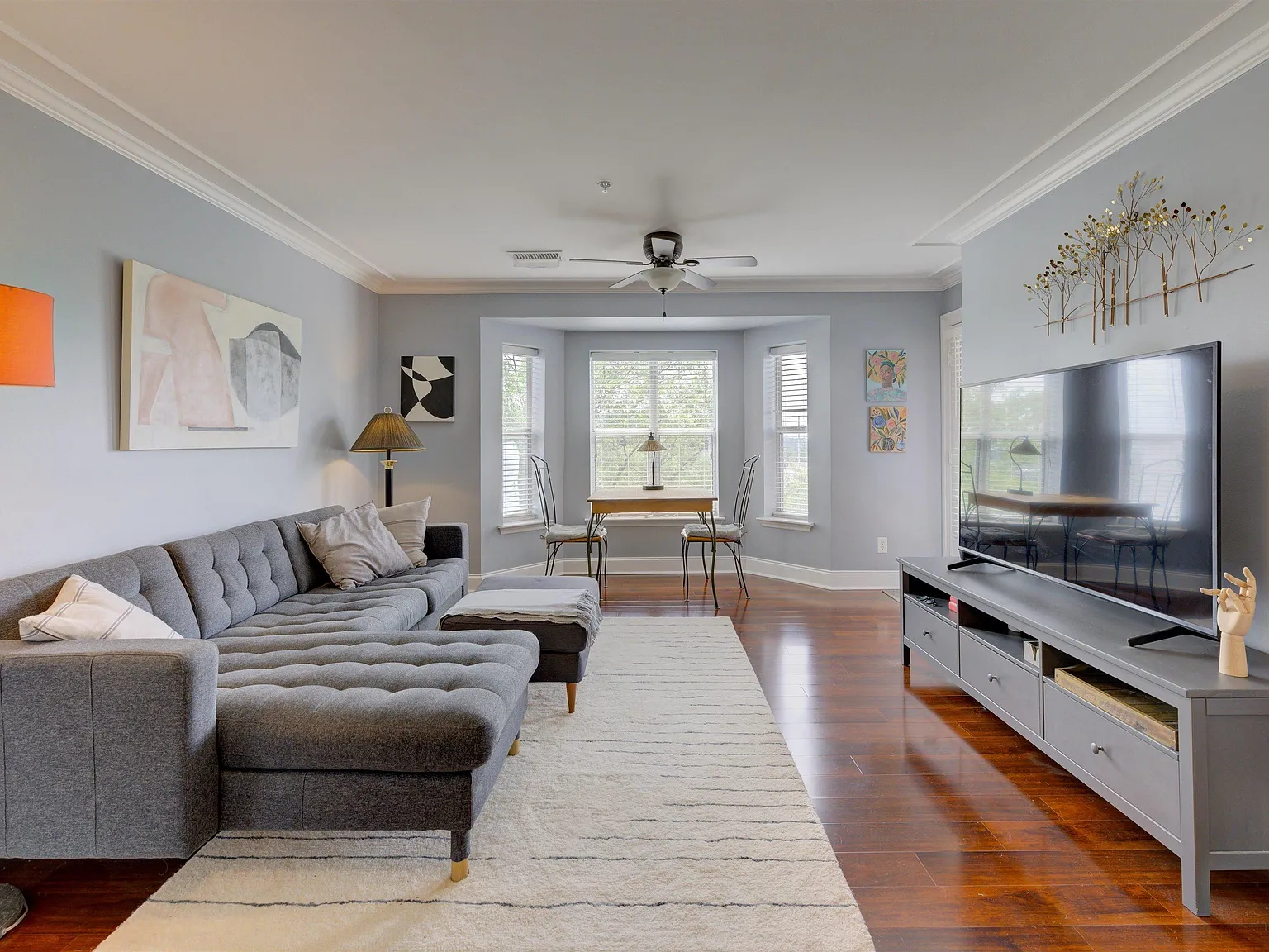 2 bed, 891 sqft, $2,300 — Photo 2