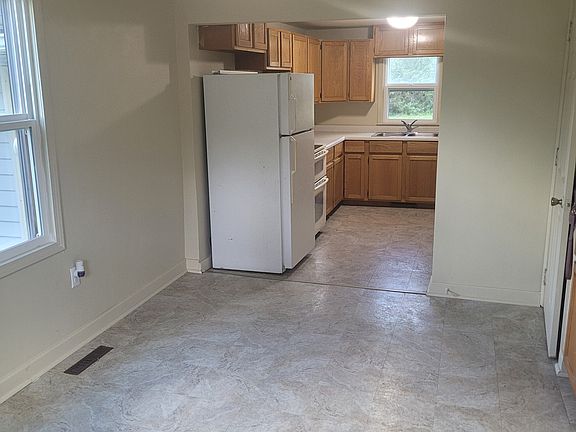 4th image of 805 River St