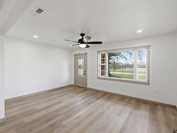 3rd image of 6477 Fm 2685