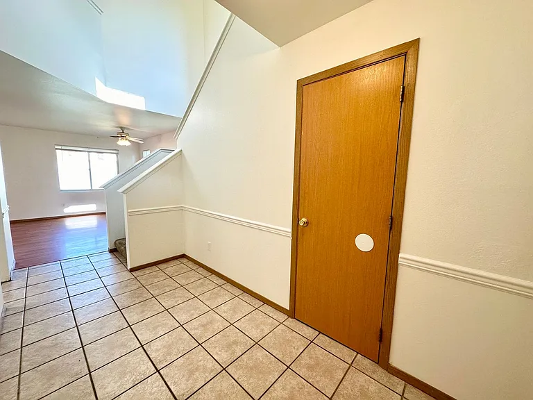 2103 N Yellowstone St — Photo 7