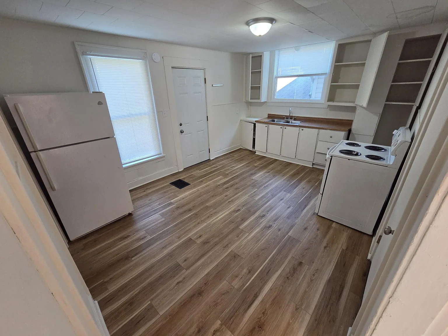 2 bed, 926 sqft, $1,045 — Photo 3