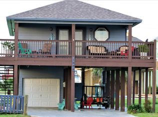 1008 S Stingaree Dr, Crystal Beach, TX 77650