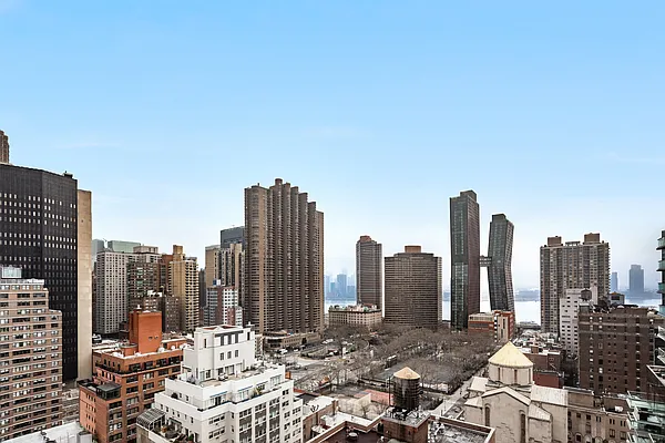 Rented by Douglas Elliman | media 27