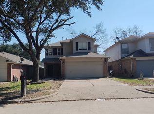 906 Oak West Dr, Houston, TX 77073