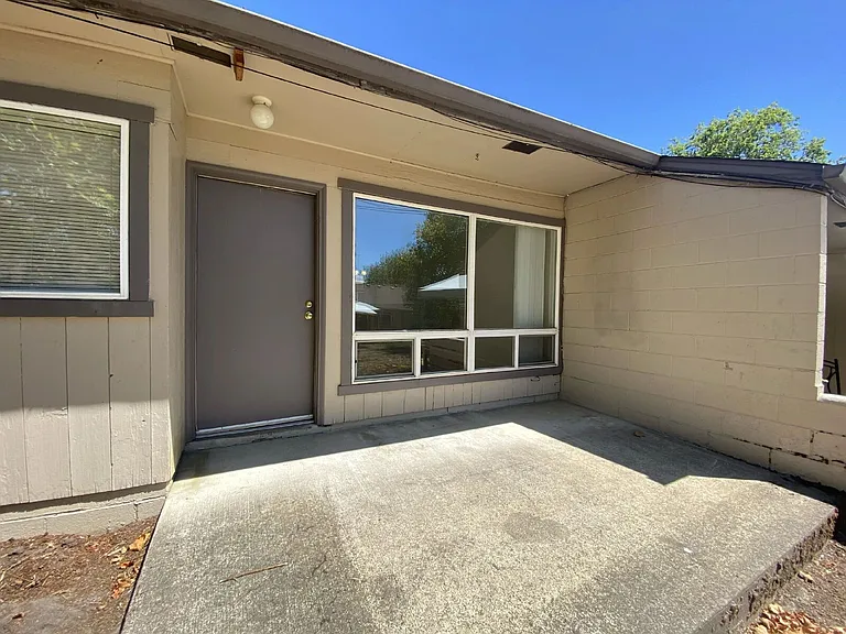757 NE Alameda Ave — Photo 23