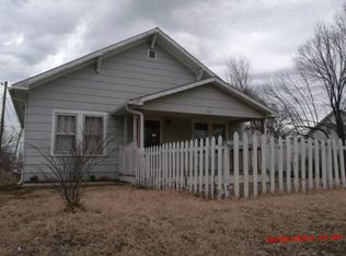 814 S Maple St, Garnett, KS 66032