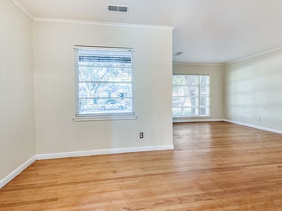 3rd image of 4012 Beechwood Ln