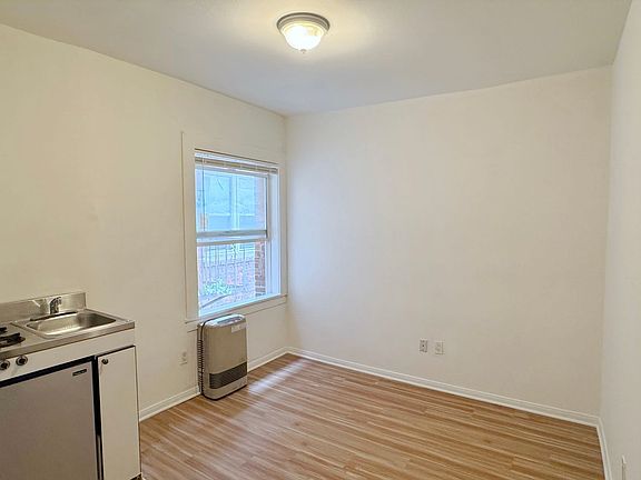 4th image of 445 S Western Ave APT 312