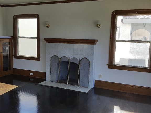 5th image of 532 Civic Center St