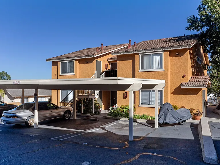 Tuscany Hills Apartments — Photo 6
