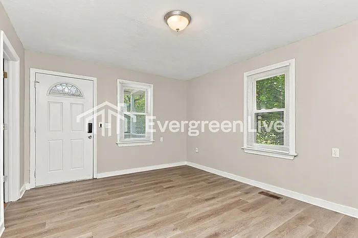 3 bed, 1.0 bath, 1008 sqft, $1,345 — Photo 3