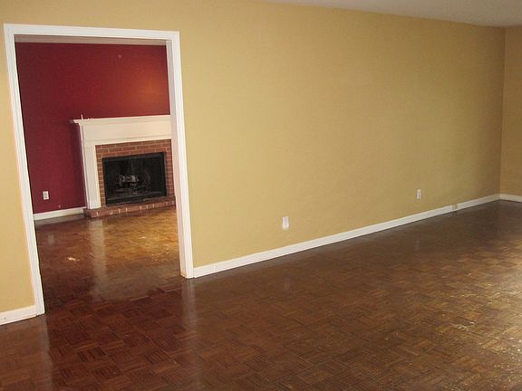 Gas fireplace in cozy den