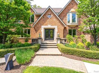 121 Grosse Pines Dr, Rochester Hills, MI 48309