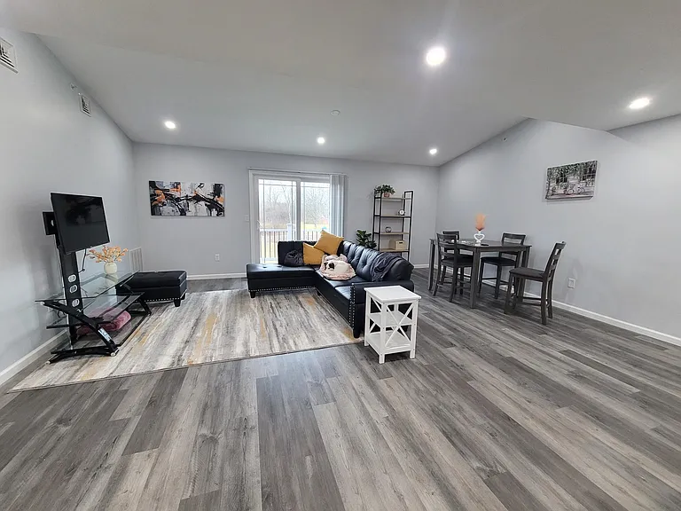 129 N Pearl St #B-2 — Photo 14