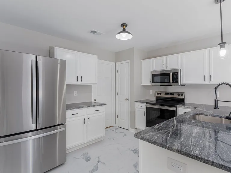 1021 Aderley Oak Dr — Photo 12