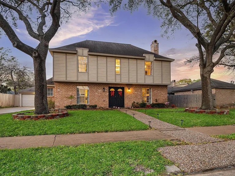 15302 La Mancha Dr — Photo 3