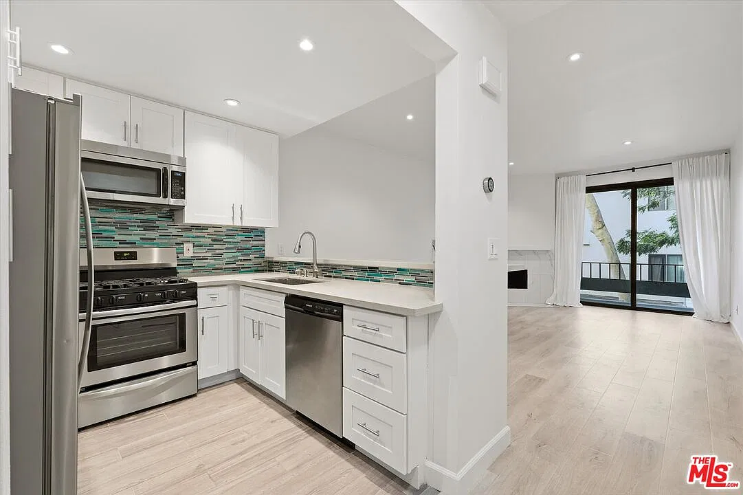 1 bed, 1.0 bath, 686 sqft, $3,100 — Photo 1