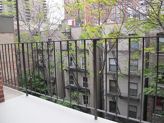 Rented by Metropolis Real Estate of Manhattan | media 38