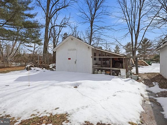 5th image of 186 Penn Harbourton Rd