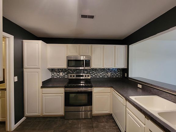 3rd image of 52179 Heatherstone Ave