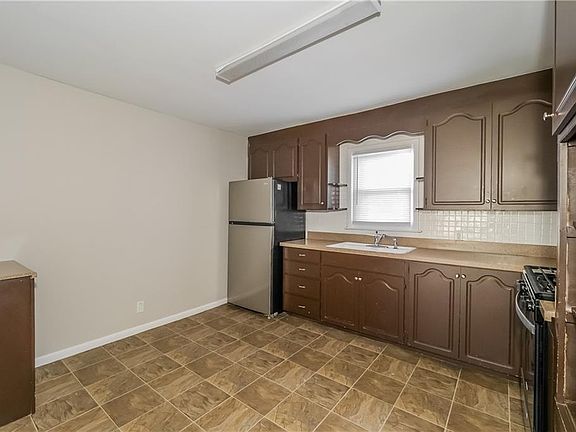 5th image of 5715 Lathrop Ave