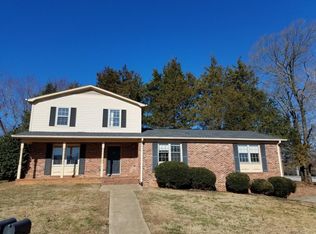 100 Guilford Ln, Taylors, SC 29687