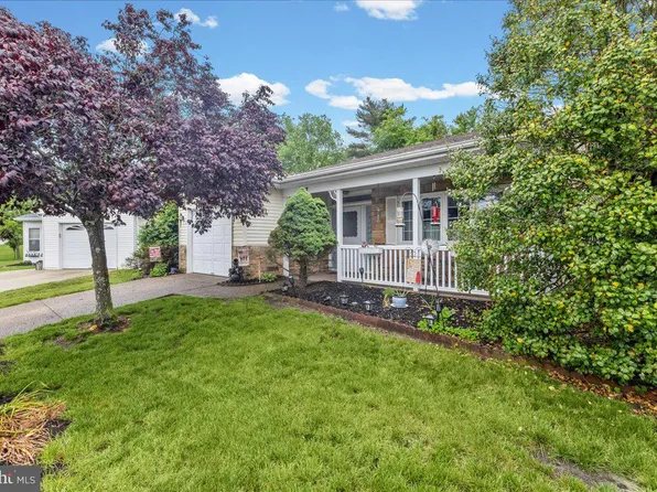 7 Cambridge Ct, Southampton, NJ 08088