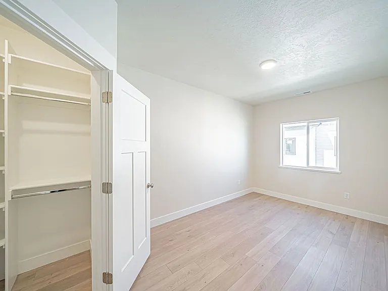 351 E Lorene St — Photo 37