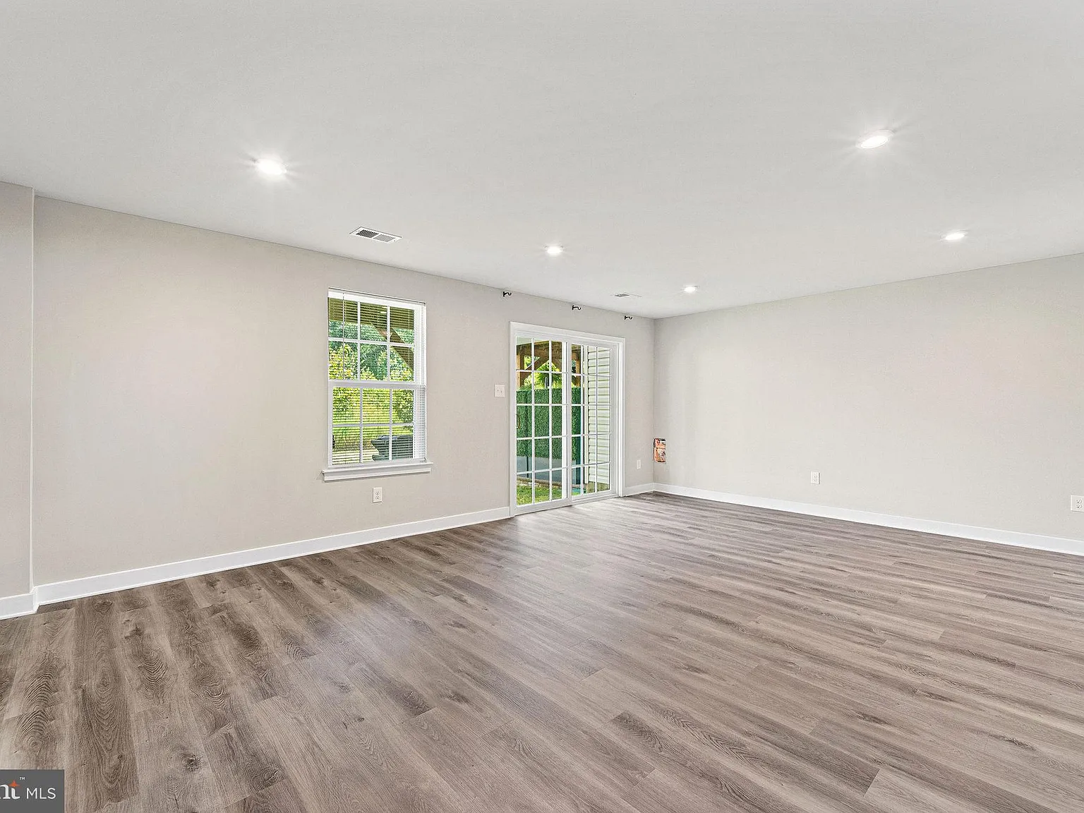3 bed, 2.5 bath, 2136 sqft, $3,400 — Photo 4