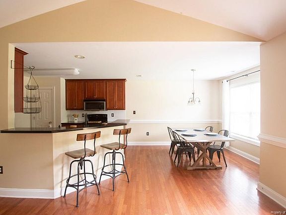 5th image of 185 Furlong Ln