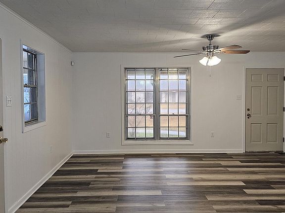 3rd image of 202 S Magnolia Dr