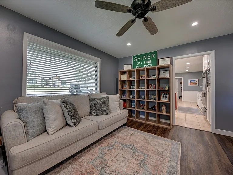 1600 Pecan St — Photo 18