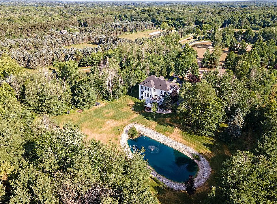 2nd image of 10113 Lake Michigan Dr