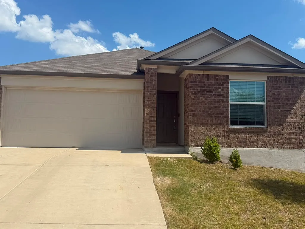 3 bed, 1642 sqft, $2,099 — Photo 2