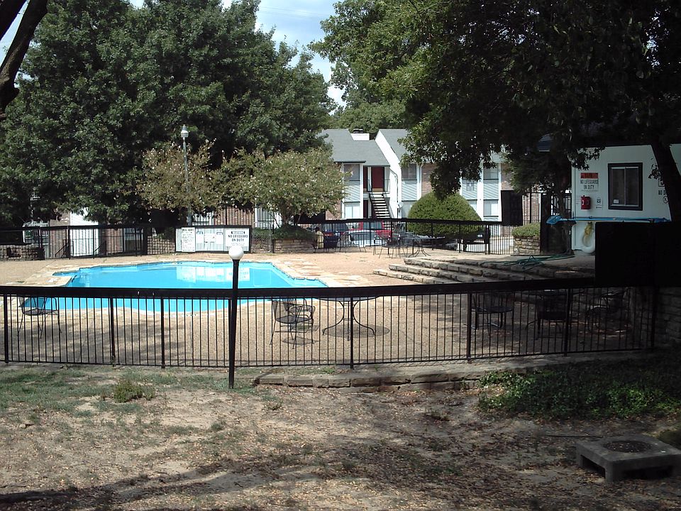 2nd image of 237 Lake Meadows Dr