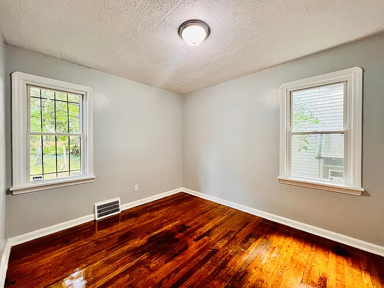 8606 Rosewood Ave — Photo 8