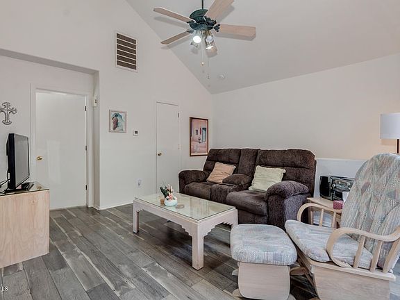 4th image of 1633 E Lakeside Dr Unit 187