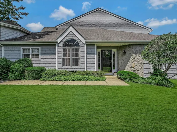 64 Lakebridge Drive S #64, Kings Park, NY 11754