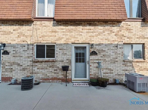 728 Fairway Dr APT 11, Wauseon, OH 43567