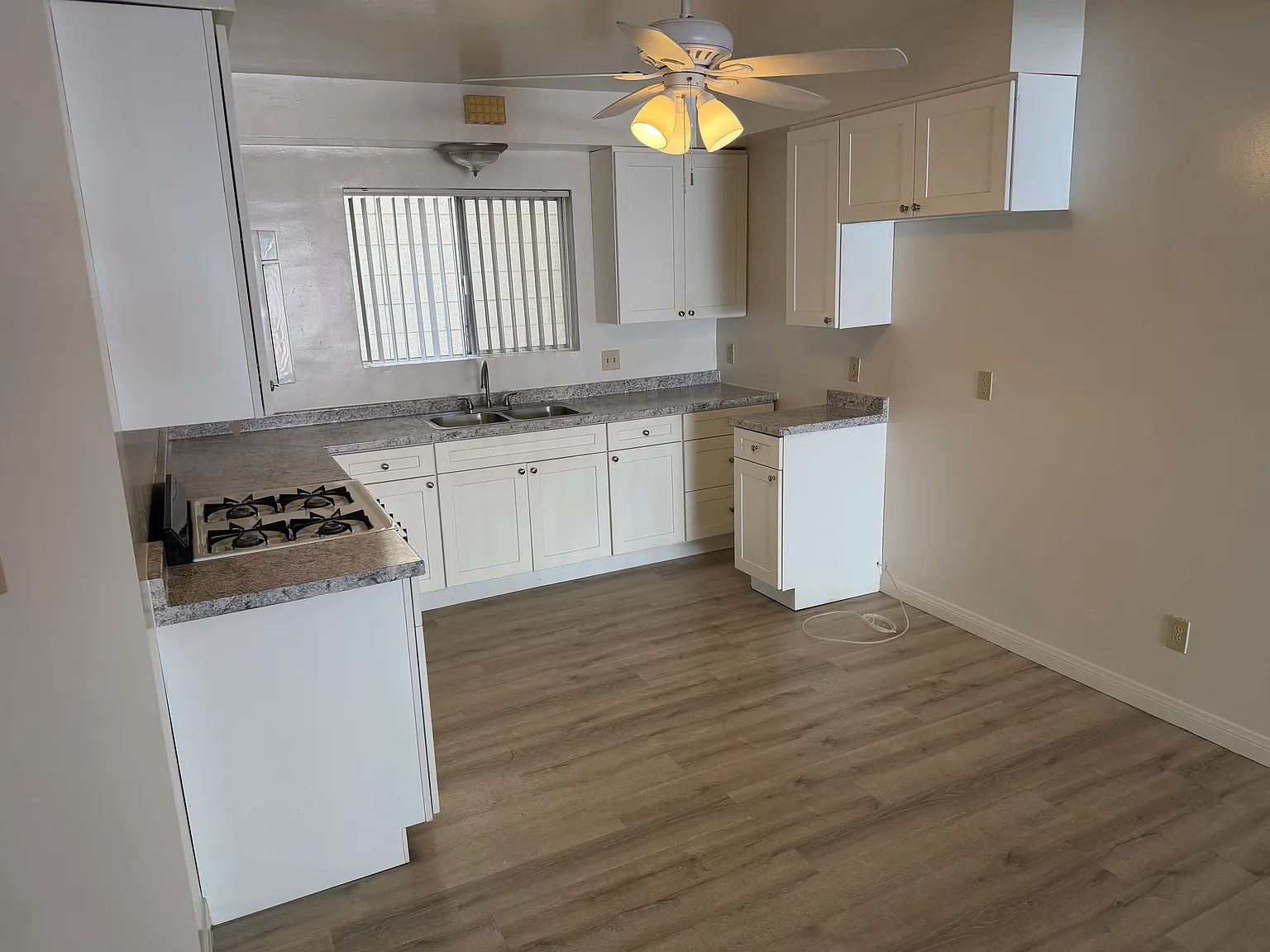 2 bed, 825 sqft, $2,100 — Photo 1