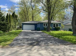 4 S Lake Ave, Third Lake, IL 60030