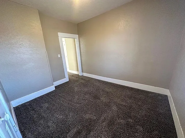 715 Asp Ave — Photo 6