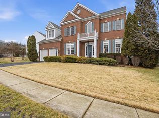 7820 Rose Garden Ln, Springfield, VA 22153