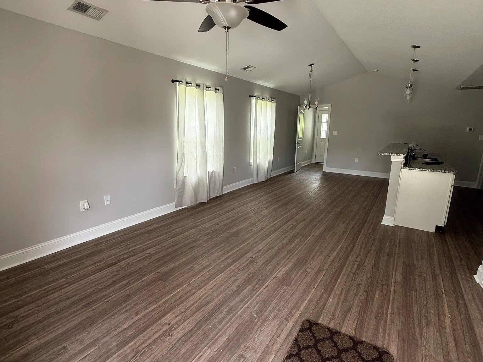 3 bed, 1165 sqft, $1,800 — Photo 2