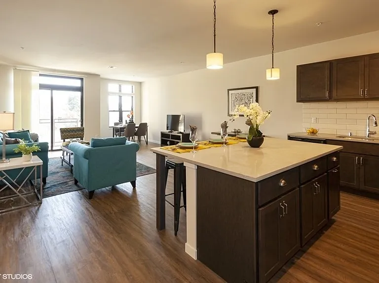 Harmonee Square Apartments — Photo 8