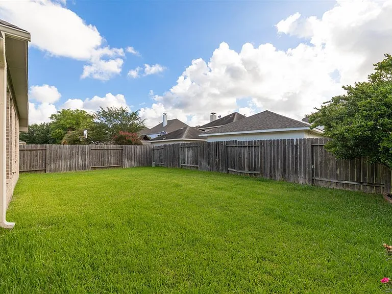 3827 Shady Breeze Dr — Photo 22