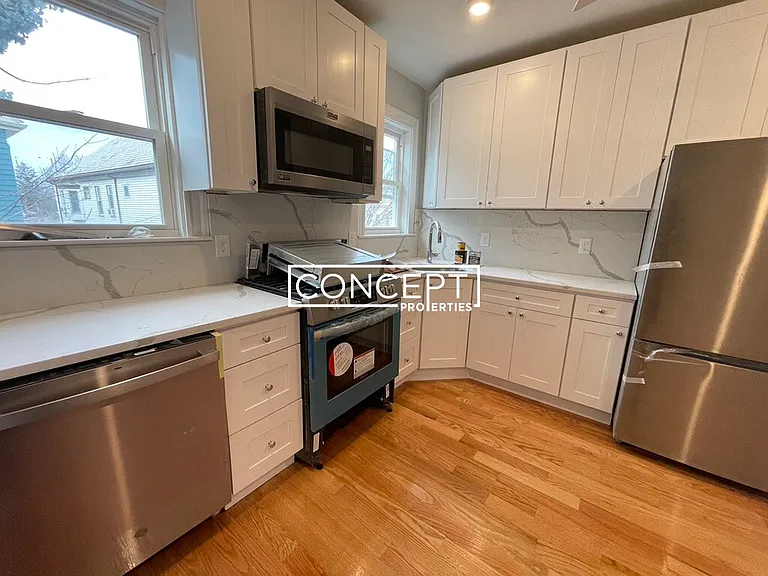 11-13 Burnham St #2 — Photo 8